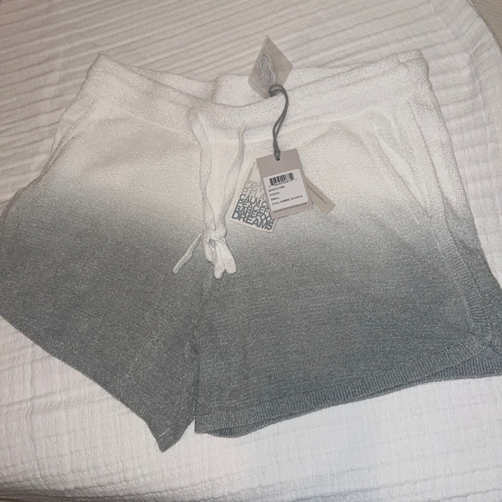 Barefoot dreams ombré shorts 🤍NWT size small